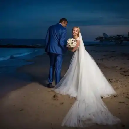 Водещата на Пирин Фолк се омъжи за италианец на плажа във Варна