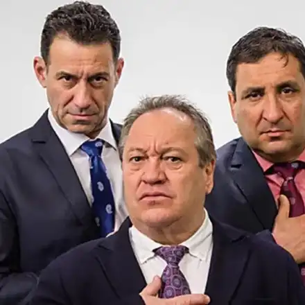 Взрив в Банско евакуира Мамалев, Токмакчиев и Воденичаров! Пожарникари изведоха и зрителите