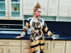 Албена Вулева тъпче майка си с баклава