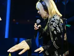 Лили си счупи маникюра на концерт! Пя „Детелини“ за първи път от 10 години