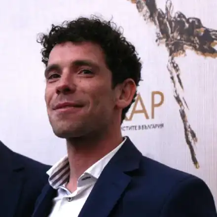 Захари Бахаров прати брат си на психолог