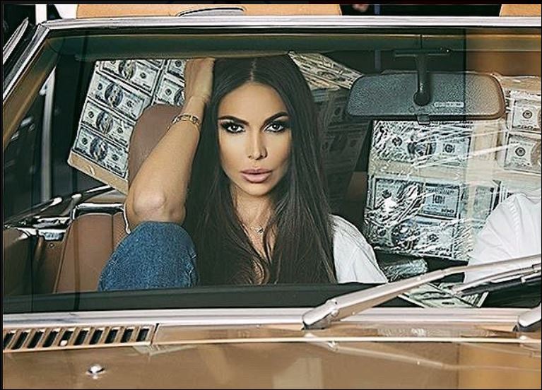 Алисия е като чичо Скрудж