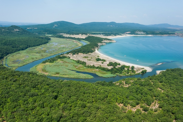 „Free-riders“  with tents protest against the order at the Black Sea Coast