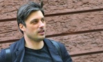 ЧУДО: Владо Карамазов мина на жени! Влюби се във водолазка – двойница на Анджелина Джоли