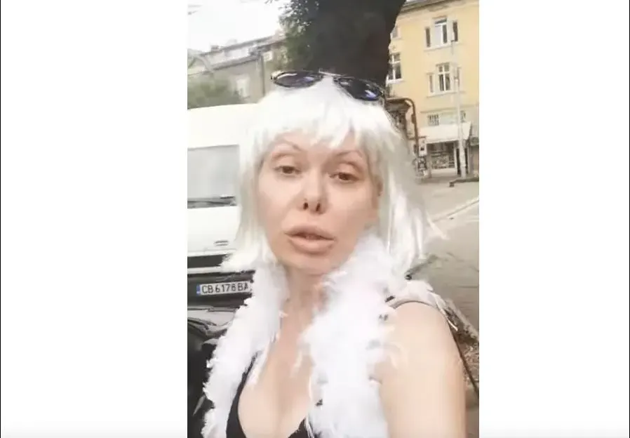 Албена Вулева захвърли фереджето (Пусна се оскъдно облечена по Женския пазар)