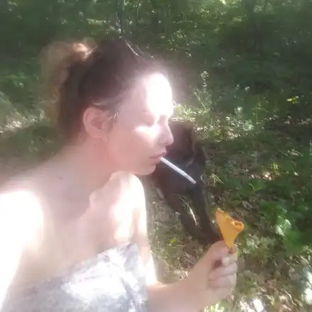 Александра Василева дири гъба и се друса