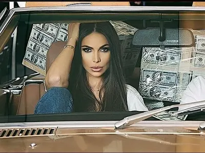 Алисия е като чичо Скрудж