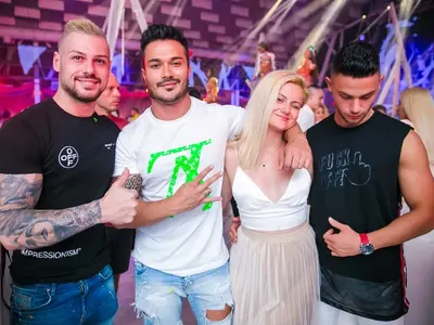 Алисия и Николета се забавляват в Слънчев бряг