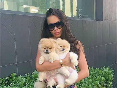 Алисия с кучета за 3 бона