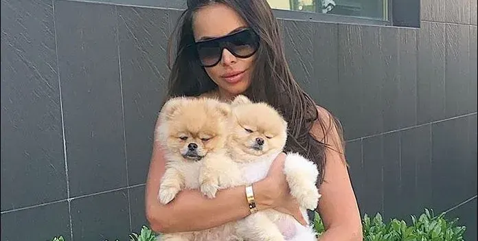 Алисия с кучета за 3 бона