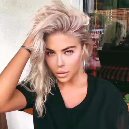 Андреа си размести устата