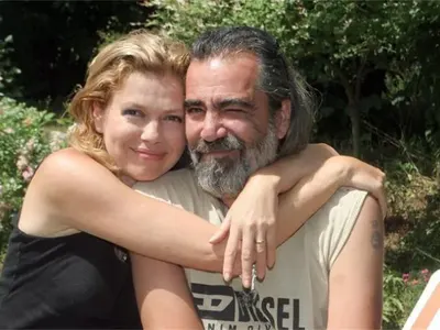 Андрей Слабаков подари на Ернестина маркови цайси за ЧРД