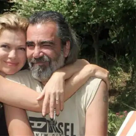 Андрей Слабаков подари на Ернестина маркови цайси за ЧРД