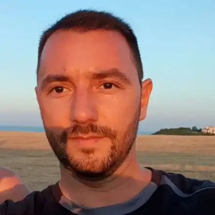 Антон Хекимян на море с майка си (Уникални папарашки СНИМКИ ПО-ДОЛУ)