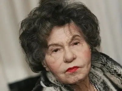 Бизнесмени прецакаха Стоянка Мутафова с имот на морето