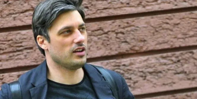 ЧУДО: Владо Карамазов мина на жени! Влюби се във водолазка – двойница на Анджелина Джоли