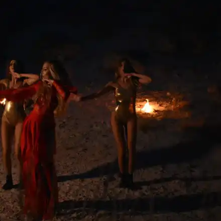 Дара Екимова пее на гръцки в новата си лятна песен