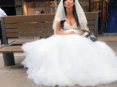Деси Цонева с камерна сватба