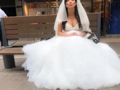 Деси Цонева с камерна сватба