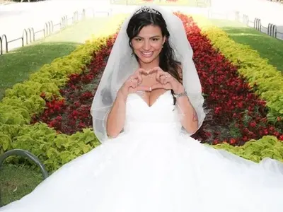 Деси Цонева вдига втора сватба догодина през юни! Подписването в събота беше само репетиция