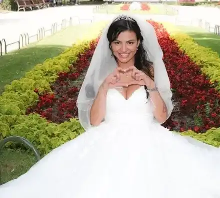 Деси Цонева вдига втора сватба догодина през юни! Подписването в събота беше само репетиция