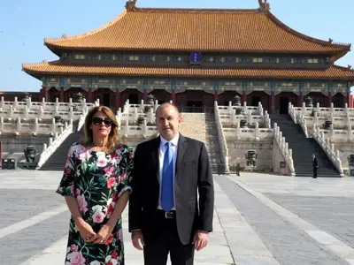 Деси Радева с рокля за 250 лева в Китай