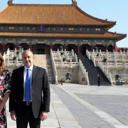 Деси Радева с рокля за 250 лева в Китай