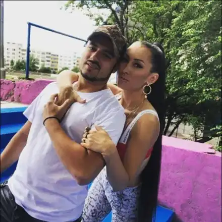 Джена стана змия за годишнината