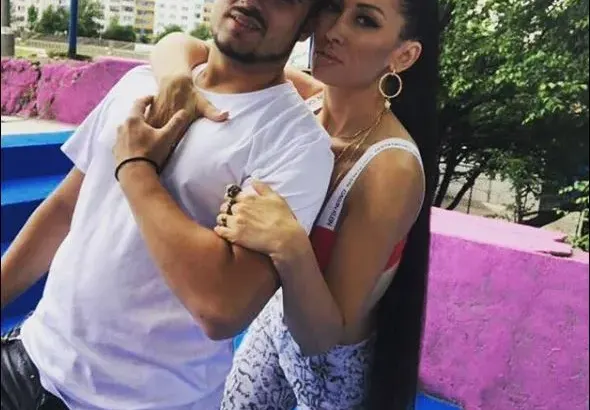 Джена стана змия за годишнината