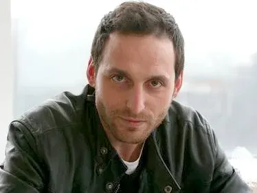 Фенки издават: Иван Юруков си присадил коса