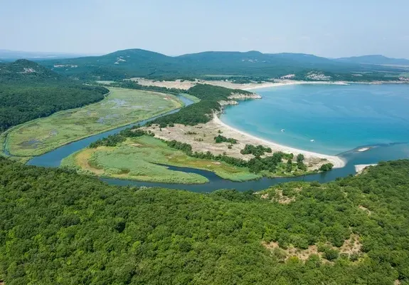 „Free-riders“  with tents protest against the order at the Black Sea Coast