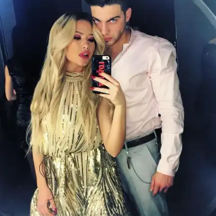 Гаджето на Тита на нож с Папи Ханс