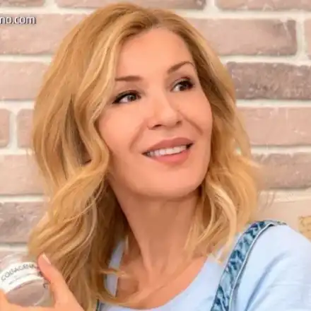 Гала втрещи с 2 см бели корени в косата си