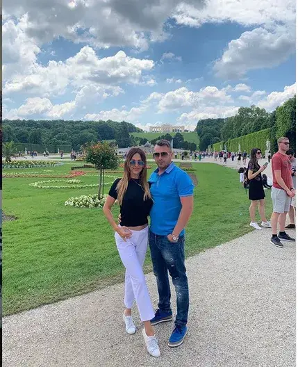 Глория спира да пее заради млад грък милионер