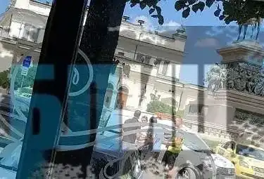 Григор Димитров вдигна луд скандал на служители на градска мобилност, закопчали колата му в центъра на София