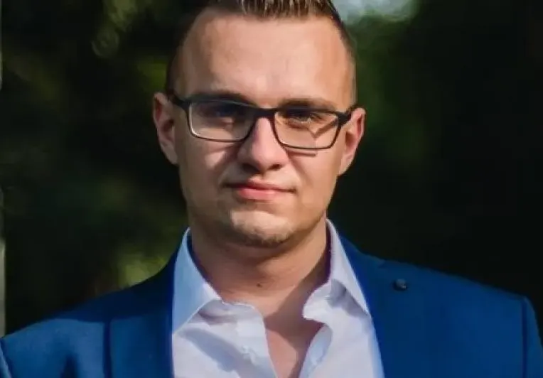 Хакерът от НАП Кристиян Бойков свързан с „Демократична България”?
