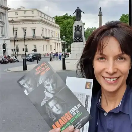 Яна Маринова обикаля Лондон