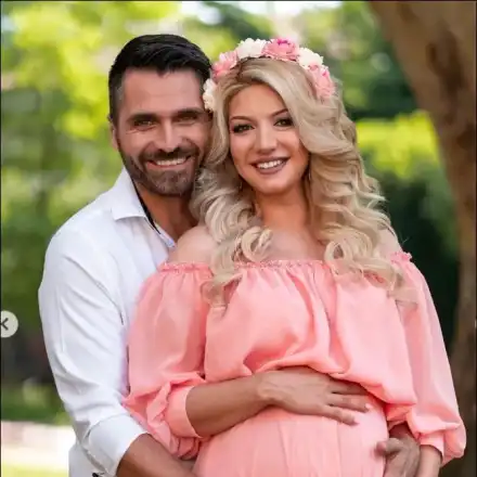 Йоанна Драгнева показа бременно коремче