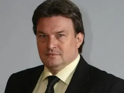 Известен актьор преби пенсионер и 6 години бяга от правосъдието