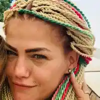 Жана Бергендорф с шарени плитки