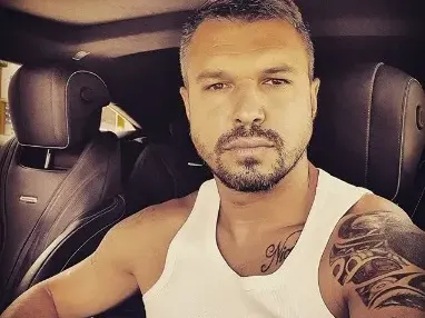 Какво се случва с Божинов? (Папарашки снимки)