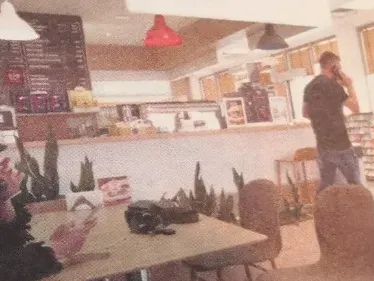 Какво се случва с Божинов? (Папарашки снимки)