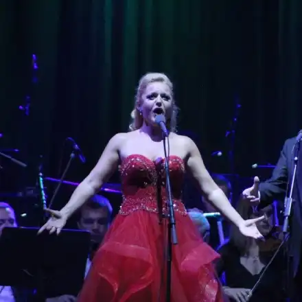 Любимка на Карерас пее Травиата в Летния театър на Варна