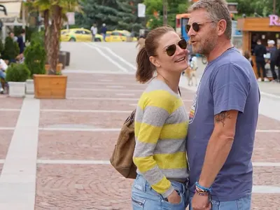 Лорд Евгени Минчев: Раирана апатия при Теодора Духовникова, цвят лютеница и „топли вълни” при Дара, поети възпяват „чифт панталонките” на Милко и още + снимки