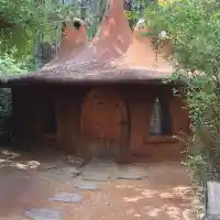 Мегз и любимият ѝ се изолираха от цивилизацията (СНИМКИ)