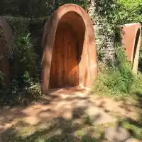 Мегз и любимият ѝ се изолираха от цивилизацията (СНИМКИ)