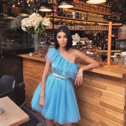 МЕГЗ захвърли екстеншъните! Вижте новата ѝ прическа