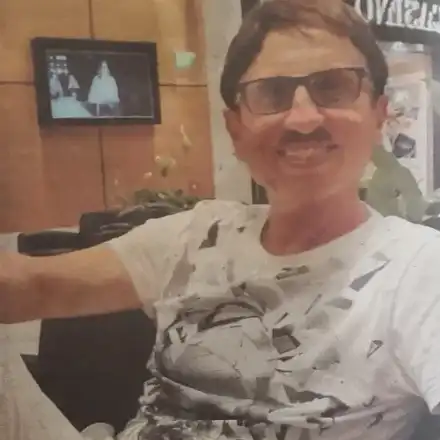 Милко сложи скъпарски очила,  ходят му на мустака