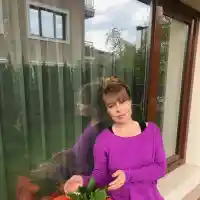 Мира Добрева сама си прави кока