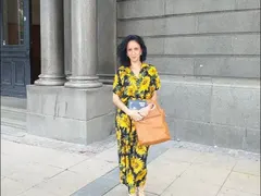 Мис Силикон ще учи деца за Исус